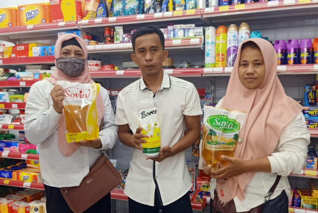 Alfamart dan Indomaret di Kuansing Sudah Jual Minyak Goreng Rp14 Ribu per Liter, Tapi...