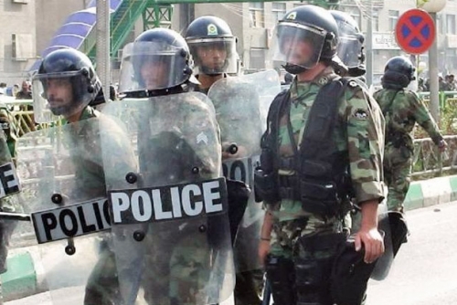 Bentrok dengan Demonstran, 5 Polisi Tewas