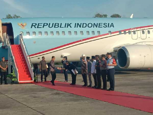 Menggunakan Pesawat Kepresidenan, Presiden Joko Widodo Tiba di Pekanbaru