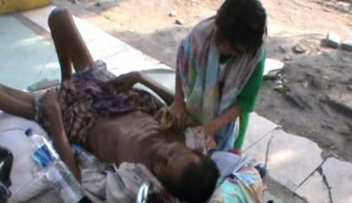 Memilukan, Bocah Perempuan Berusia 8 Tahun Ini Rawat Ayahnya yang Sakit di Becak Barang