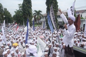 GoRiau Tanah Wakaf yang di Atasnya Berdiri Masjid Dicaplok Warga Asing, Ribuan Jamaah Demo ke Kantor BPN