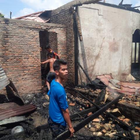 Diduga Akibat Arus Pendek, 2 Rumah di Rumbai Pesisir Ludes Dilahap Sijago Merah