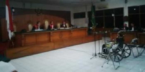 Kembali ke Persidangan, Gubernur Riau Nonaktif Annas Maamun Pakai Kursi Roda