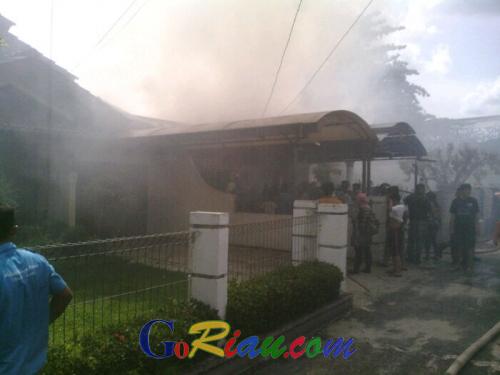 Breaking News: Satu Rumah di Jalan Ronggowarsito Pekanbaru Terbakar