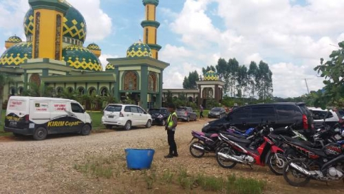 Kini, Masjid di Kuansing Dijaga Polisi Bersenjata Lengkap