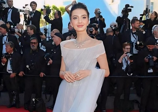 Raline Shah Hadir di Karpet Merah Festival Film Cannes 2024