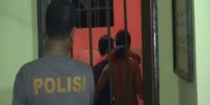 GoRiau Mesum di Rumah Saat Warga Tarawih di Masjid, Pasangan Selingkuh Digerebek dan Diarak Keliling Kampung Tanpa Busana