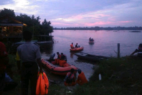 Kondisi Gelap, Pencarian Korban Tenggelam di Sungai Kampar Dihentikan