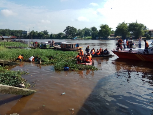 Bersih-bersih Sungai Siak, Firdaus Ajak Masyarakat Ingat Sejarah dan Potensi Sungai Siak