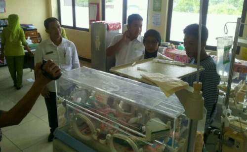 Bayi Usus di Luar Asal Meranti, Operasi ke Pekanbaru