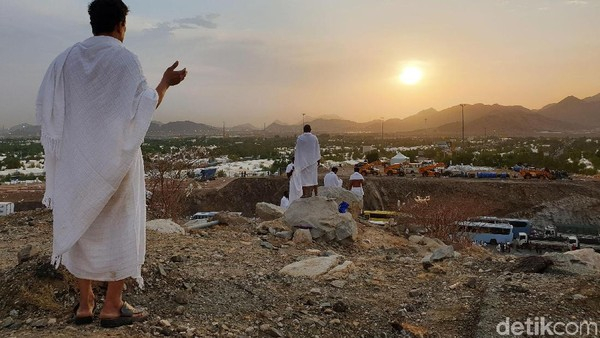 Puncak Ibadah Haji, Ribuan Umat Islam Berkumpul di Arafah