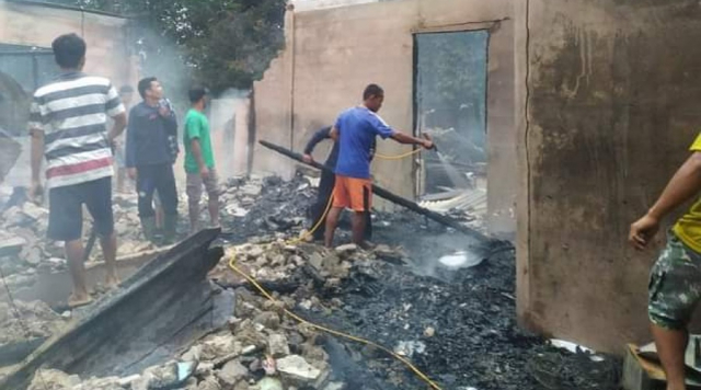 Kebakaran Rumah di Kemuning Inhil saat Penghuni Terlelap Tidur, Api dari Korsleting Listrik