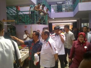 Seperti Jokowi, Herman - Agus Blusukan di Pasar Terubuk dan Sukaramai Bengkalis