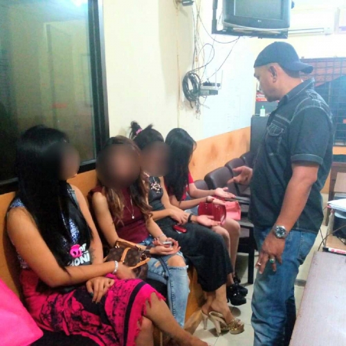 Duh, Polisi Dapati 1 Wanita Bersama 3 Pria di Room Karaoke di Pekanbaru, 9 Pengunjung Terjaring Razia