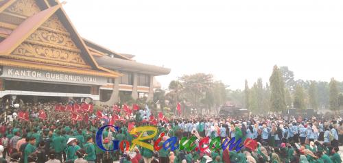 Demo Kabut Asap, BEM Umri dan Unri Unjuk Rasa di Kantor Gubernur Riau