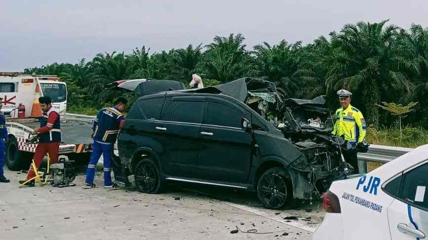 Innova Ringsek Hantam Truk di Tol Bangkinang, Ustadz dan Dosen Asal Pekanbaru Tewas