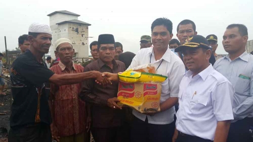 IKMR Riau Komplek Ringankan Beban Warga Korban Kebakaran Pasar Pulau Muda
