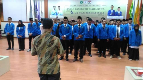 Lantik Gubernur, Dekan FH UIR Minta Mahasiswa Pertahankan Akreditasi A