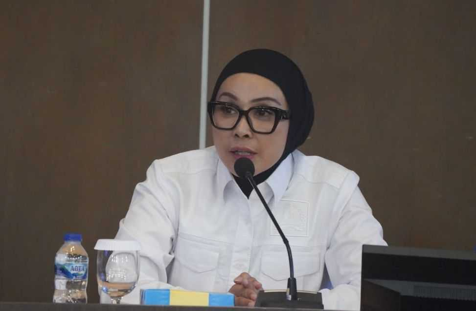 Kuota BBM Riau Terpenuhi, Antrean SPBU Tetap Panjang, Dewi Juliani Soroti Solusi Konkret