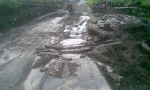 Dilewati Truk Material, Jalan Desa di Sungai Apit Siak Makin Parah