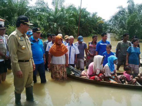 Kunjungi Lokasi Banjir, Achmad: Rohul Siap Menghadapinya