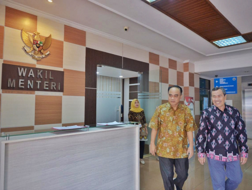 Bertemu Wamen Desa PDTT, Gubernur Riau Syamsuar Minta Dukungan Pusat Majukan Kampung