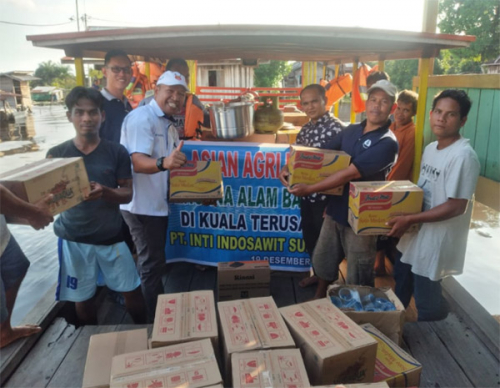 Asian Agri Bantu Korban Banjir Pelalawan