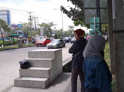 GoRiau Kursi Halte Banyak Dicuri, Penumpang Bus Transmetro Pekanbaru Terpaksa Berdiri