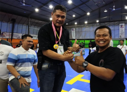 Tim Futsal Polres Meranti Champions di Turnamen Futsal Sago Old Star 2019