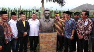 GoRiau Patung Perunggu Bapak Republik Tan Malaka Kini Hadir di Rumah Budaya Fadli Zon