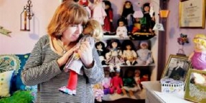GoRiau Ibunya Pencandu Alkohol Saat Hamil, Karli Seperti Bocah SD di Usia 43 Tahun, Masih Main Boneka dan Koleksi Stiker Hello Kitty
