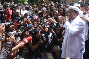 GoRiau Polisi Sebut Habib Rizieq Tak Ada di Manifes Pesawat dari Saudi, Ketua PA Alumni 212 Yakin Sudah dalam Penerbangan