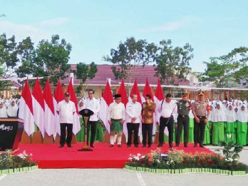 Bukti Komitmen ke Pendidikan, di Riau, Presiden Jokowi Bukan Hanya Resmikan Pabrik tapi Juga Gedung Baru MTsN 3