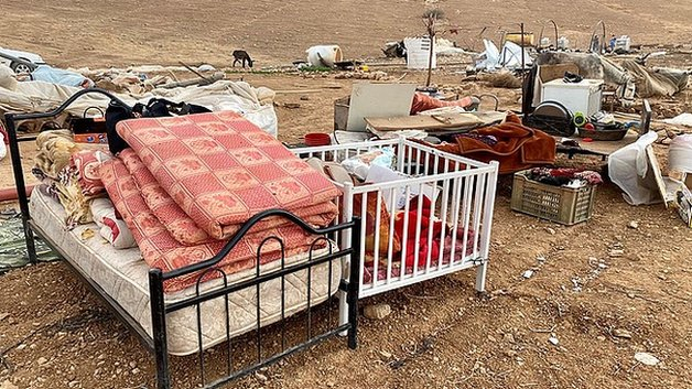 Rumahnya Dihancurkan Israel, Warga Palestina di Homsa Hidup Beratapkan Langit Saat Badai Salju Turun