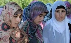 Demi Jilbab, Putri Salikhov Tinggalkan Tanah Airnya