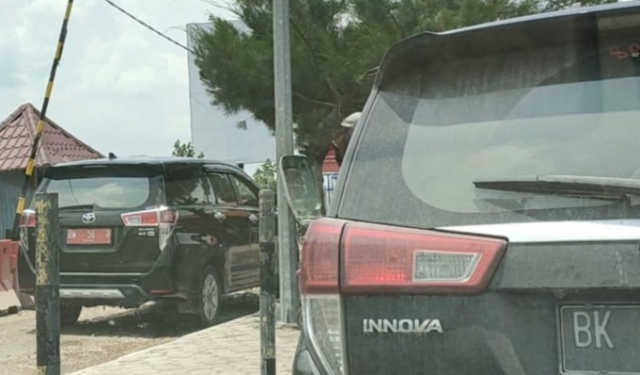 Tidak Perlu Antre, Mobil Plat Merah Pemko Dumai Diduga Punya Akses Khusus Masuk Roro Tanjung Kapal Rupat