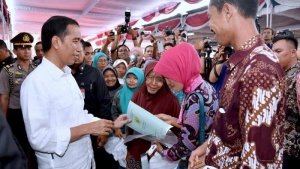 GoRiau Ada Foto Jokowi dalam Sertifikat Tanah yang Dibagikan, Begini Kata Politisi Demokrat, Gerindra dan PDIP