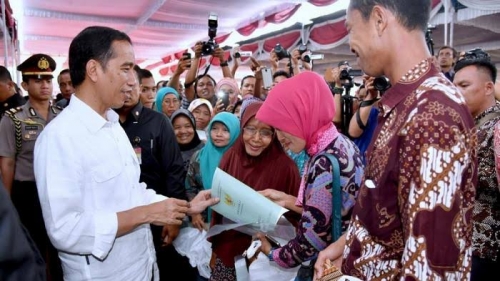 Ada Foto Jokowi dalam Sertifikat Tanah yang Dibagikan, Begini Kata Politisi Demokrat, Gerindra dan PDIP