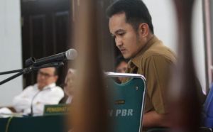 GoRiau Mantan Ajudan Gubernur Riau Said Faisal Bantah Diberi Suap Rp 500 Juta