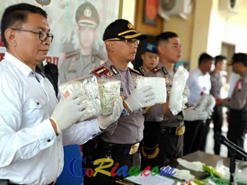 Bawa 8 Kg Sabu, Residivis Kasus Perampokan Ditangkap di Simpang Tugu Payung Pekanbaru