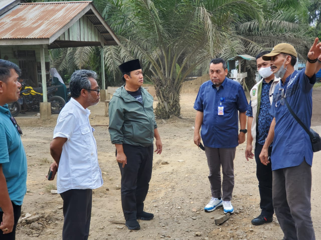 Kerusakan Jalan Lintas di Inhu Jadi Keluhan Warga, Ketua DPRD Riau Langsung Tinjau Lokasi