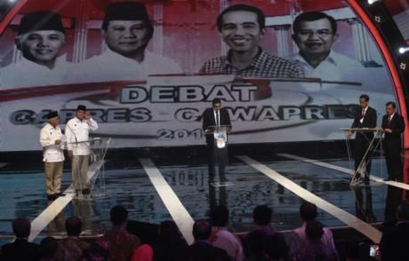 Hadapi Debat Besok, Jokowi Persiapkan Diri di Puncak