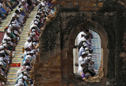 Beginilah Uniknya Budaya Umat Islam di India Dalam Melaksanakan Shalat Jumat