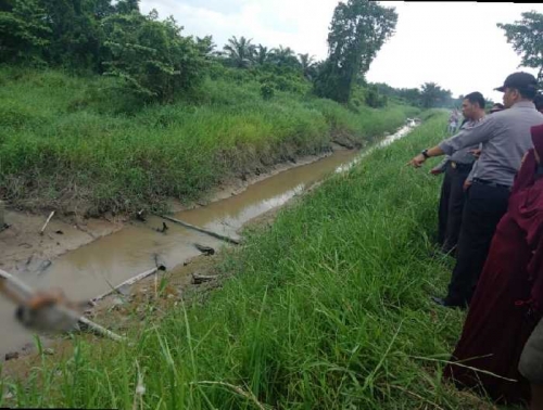 Diduga Korban Pembunuhan, Warga Temukan Mayat Wanita Tak Bercelana di Aliran Sungai Umban Pekanbaru