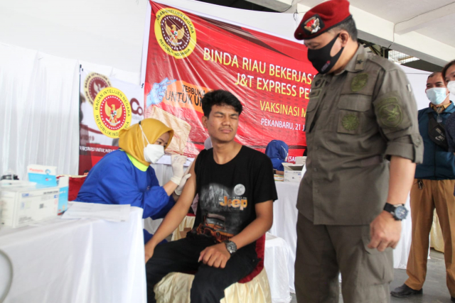Bentuk Dukungan ke Kurir, Binda Riau Gelar Vaksinasi Booster