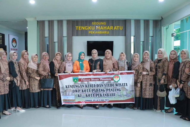 Ketua DWP Sambut Rombongan DWP Padangpanjang