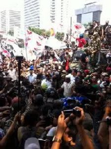 GoRiau Massa Prabowo Terus Merangsek ke Gedung MK
