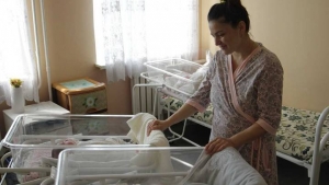 GoRiau Liliya Konovalova Lahirkan Bayi Kembar Berselang 11 Minggu