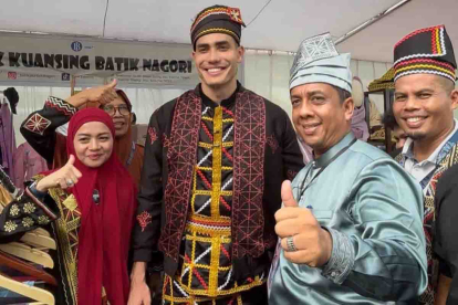 GoRiau Viral! Aisar Khaled, Aktor dan Influencer Malaysia, Meriahkan Festival Pacu Jalur Kuansing Riau 2025