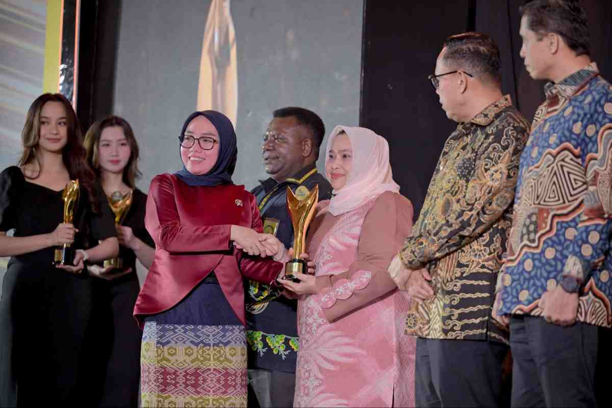 Majukan Ekonomi Kerakyatan, Bupati Kasmarni Raih Penghargaan Koperasi Awards 2026
